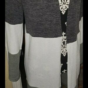 COPY - LONG SLEEVE lightweight CARDIGAN WITH NO BUTTONS OR CLOSURE.